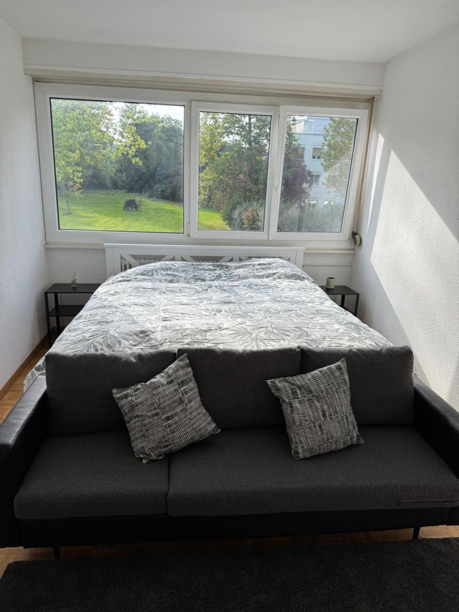 Calme Et Confortable, Avec Vue Sur Parc, Salle De Bain Et Cuisine A Disposition *