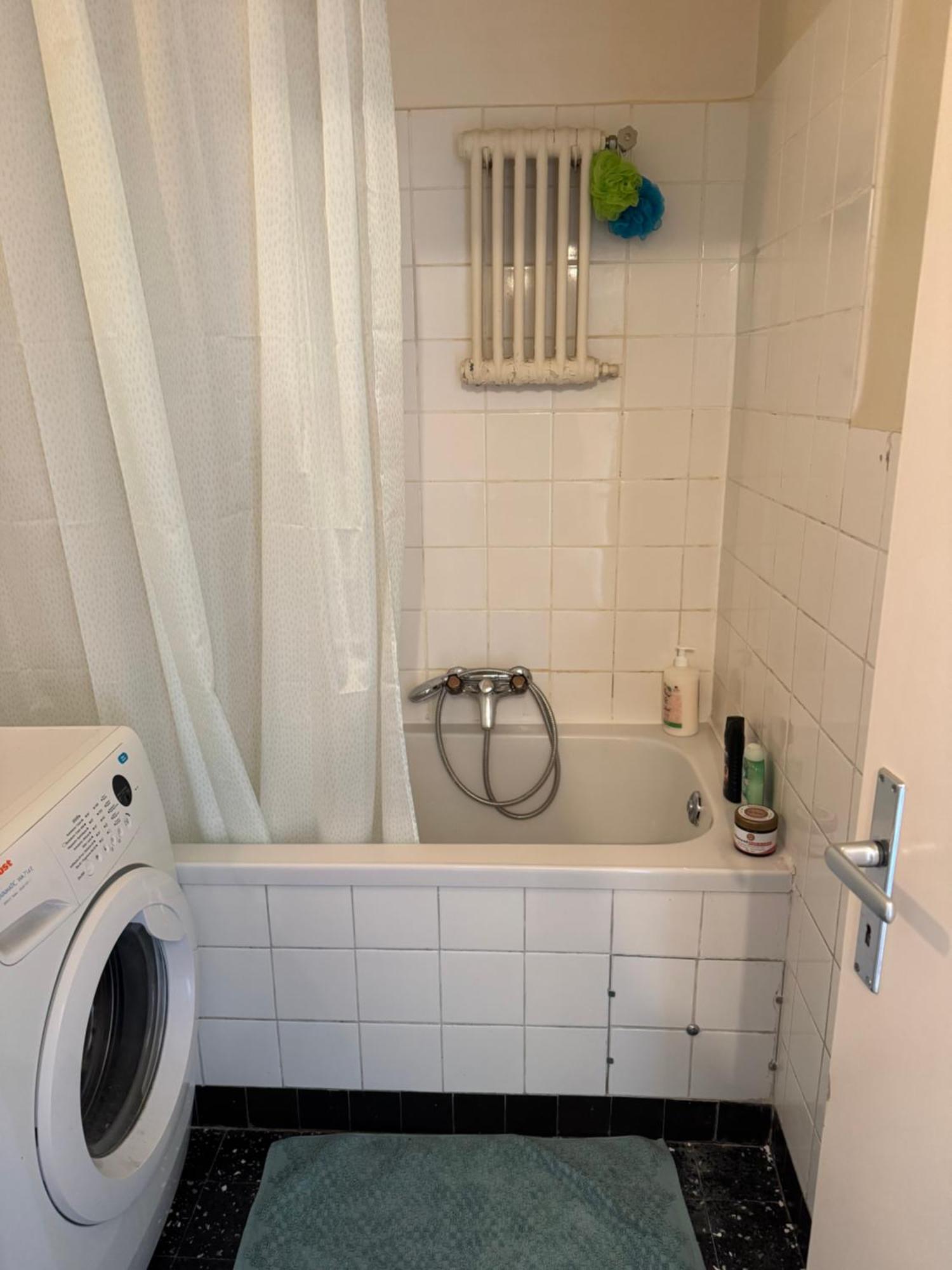 Calme Et Confortable, Avec Vue Sur Parc, Salle De Bain Et Cuisine A Disposition Homestay *